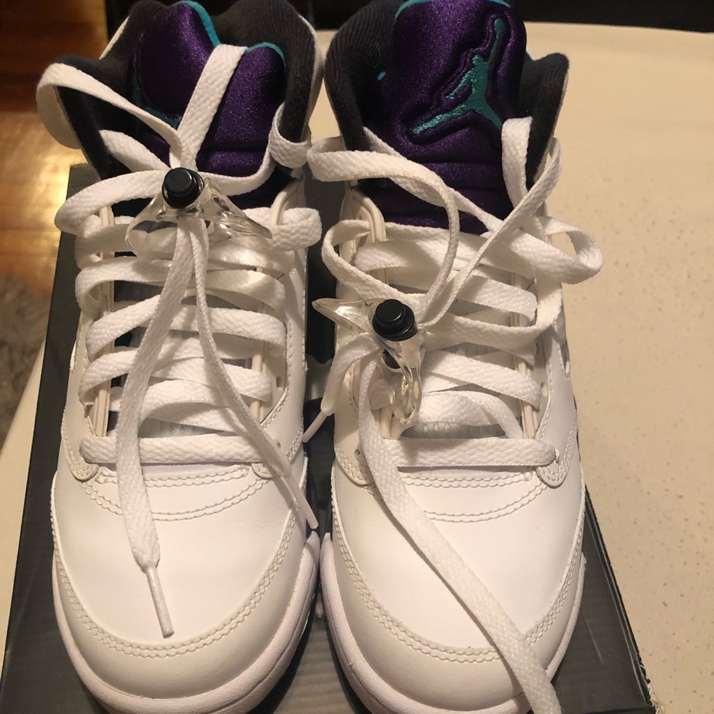 Jordan grape 5 (boys size) - Picture 3 of 5